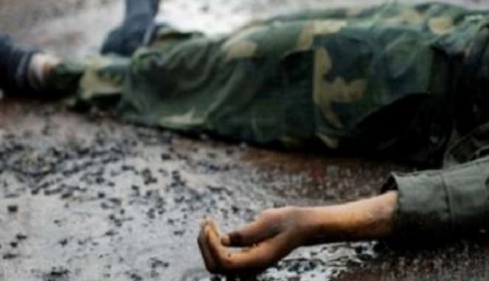  Ermordung und Selbstmord unter den armenischen Streitkräften : mehr als 200 Tote